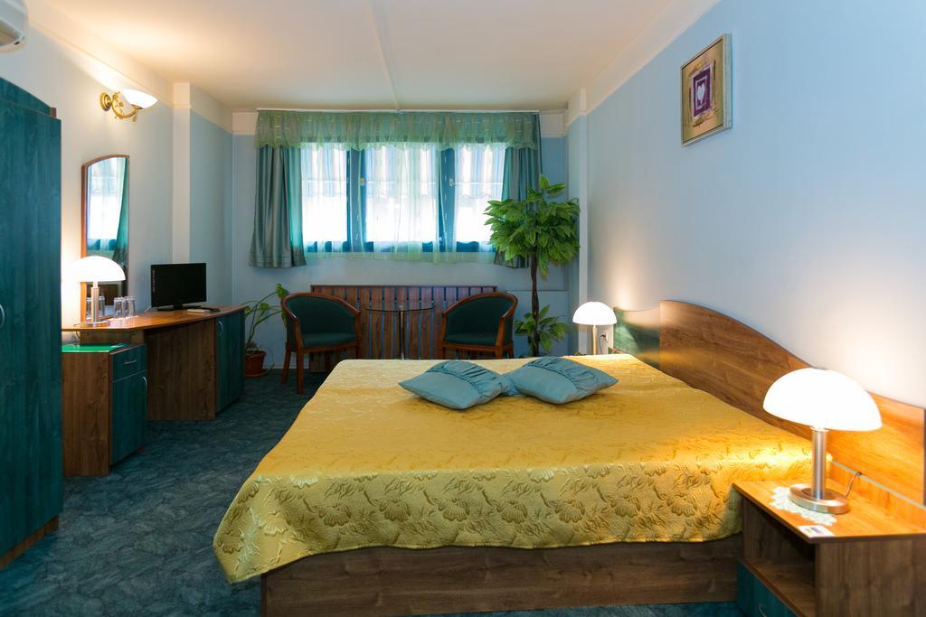 Yor-Daniel Hotel Πάζαρτζικ Δωμάτιο φωτογραφία